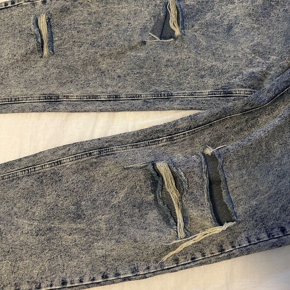 Distrissed Acid Wash Mid Rise Baggy Boyfriend Jeans - Picture 3 of 3